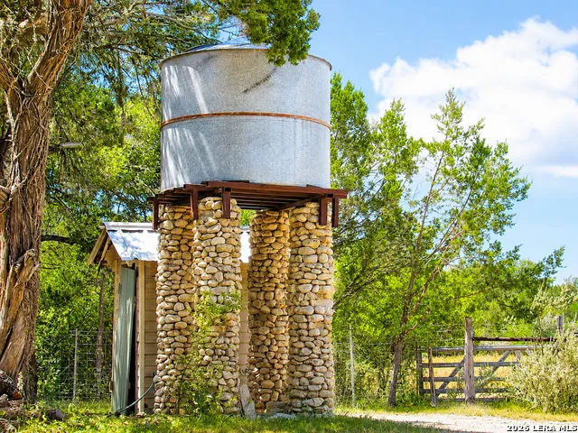 512 Cr 348 (River Road) Concan, TX 78838