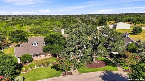 160 LIVE OAK LN