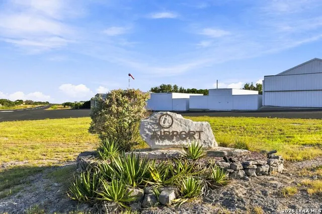 160 LIVE OAK LN Kerrville, TX 78028