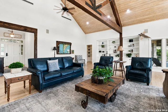 160 LIVE OAK LN Kerrville, TX 78028