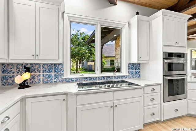 160 LIVE OAK LN Kerrville, TX 78028