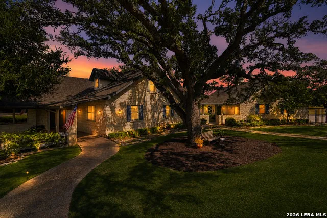 160 LIVE OAK LN Kerrville, TX 78028