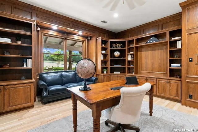 160 LIVE OAK LN Kerrville, TX 78028