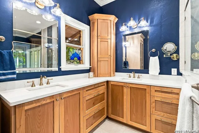 160 LIVE OAK LN Kerrville, TX 78028