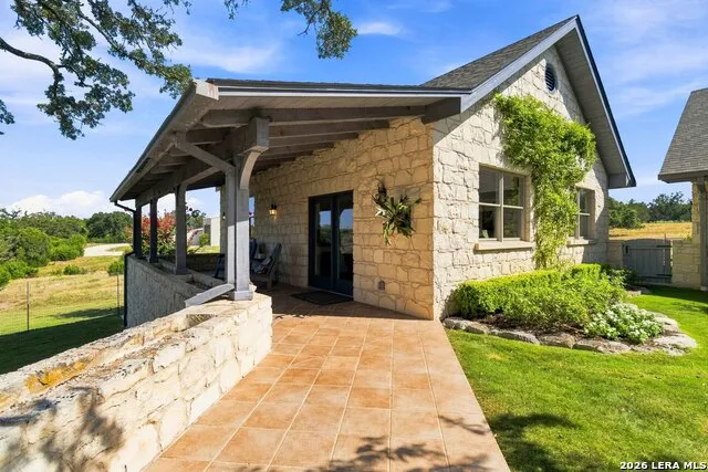 160 LIVE OAK LN Kerrville, TX 78028