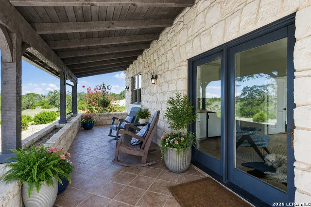 160 LIVE OAK LN Kerrville, TX 78028
