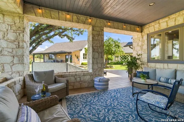 160 LIVE OAK LN Kerrville, TX 78028