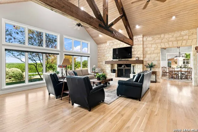 160 LIVE OAK LN Kerrville, TX 78028