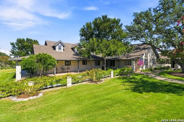 160 LIVE OAK LN Kerrville, TX 78028