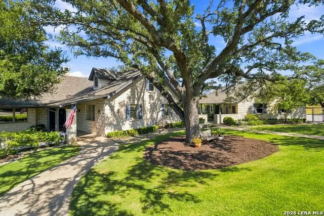 160 LIVE OAK LN Kerrville, TX 78028