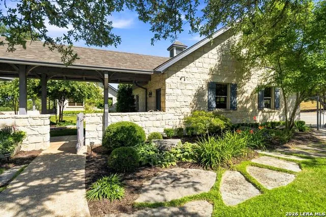 160 LIVE OAK LN Kerrville, TX 78028