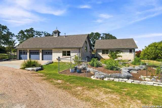 160 LIVE OAK LN Kerrville, TX 78028
