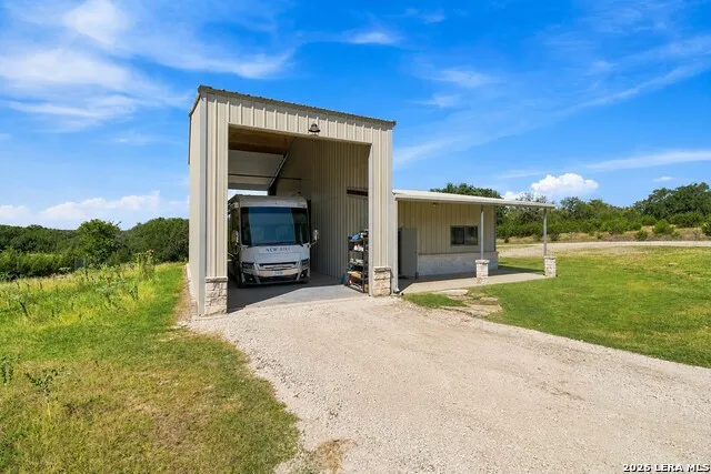 160 LIVE OAK LN Kerrville, TX 78028