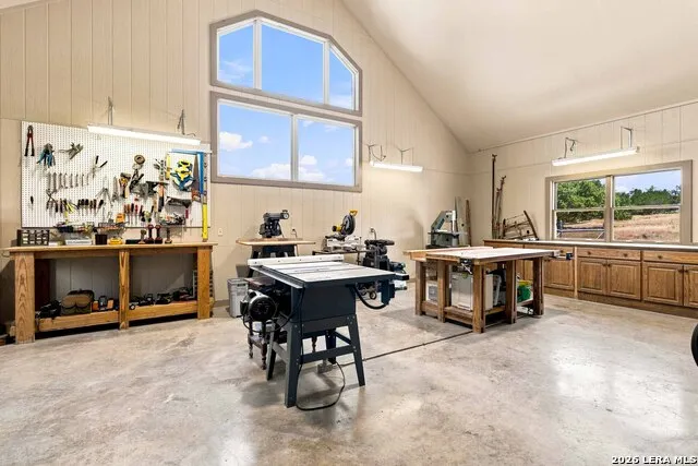 160 LIVE OAK LN Kerrville, TX 78028