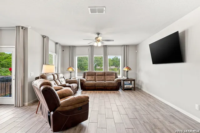 426 Axis Cibolo, TX 78108