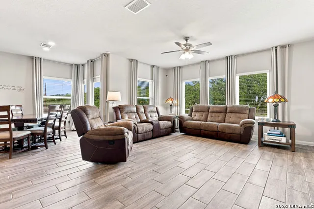 426 Axis Cibolo, TX 78108