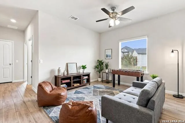 426 Axis Cibolo, TX 78108