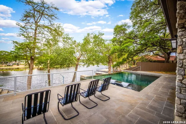 425 TERMINAL LOOP RD McQueeney, TX 78123