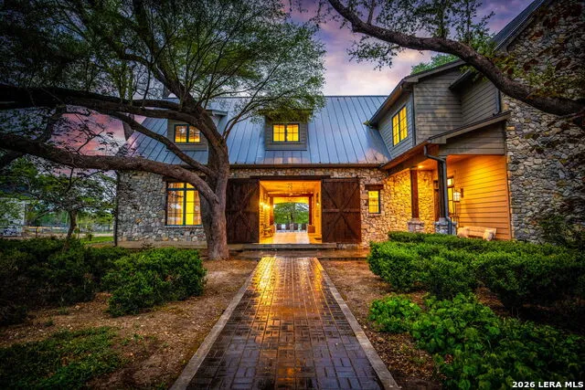 425 TERMINAL LOOP RD McQueeney, TX 78123