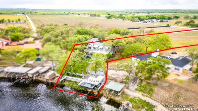 425 TERMINAL LOOP RD McQueeney, TX 78123