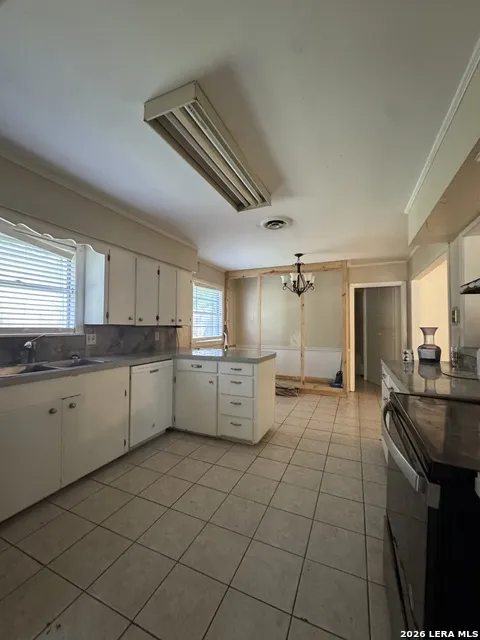 2406 BON AIRE AVE Victoria, TX 77901