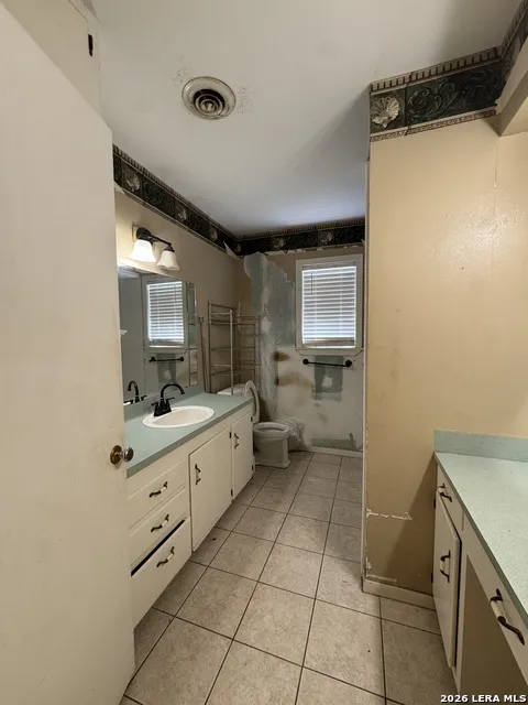 2406 BON AIRE AVE Victoria, TX 77901