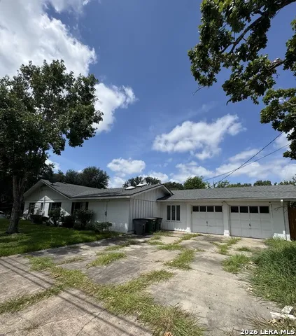 2406 BON AIRE AVE Victoria, TX 77901