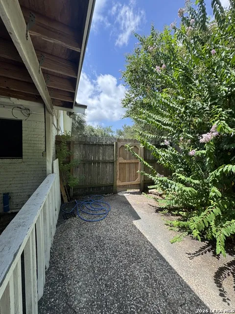 2406 BON AIRE AVE Victoria, TX 77901