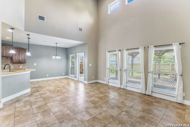 1627 STONE HVN Pleasanton, TX 78064