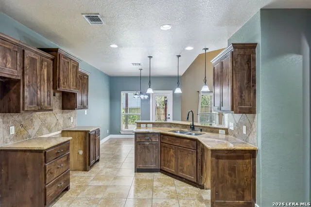 1627 STONE HVN Pleasanton, TX 78064