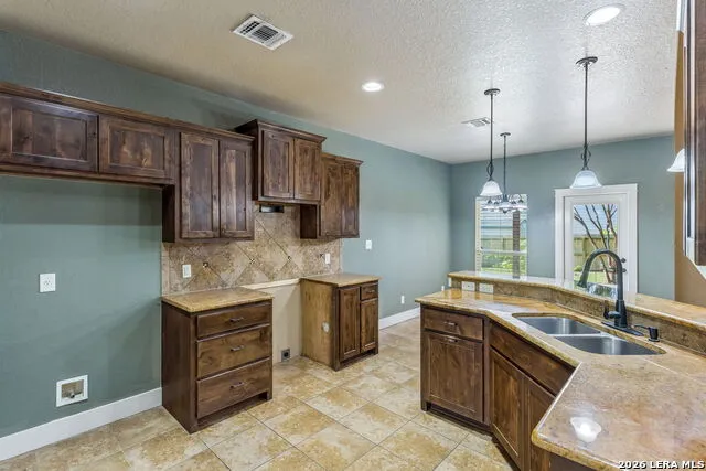 1627 STONE HVN Pleasanton, TX 78064