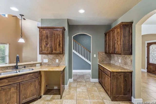 1627 STONE HVN Pleasanton, TX 78064