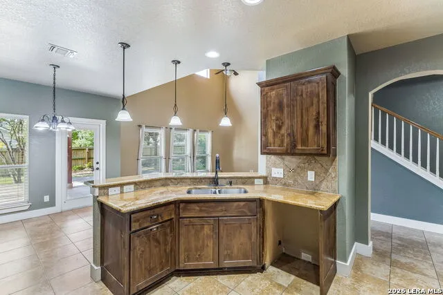 1627 STONE HVN Pleasanton, TX 78064