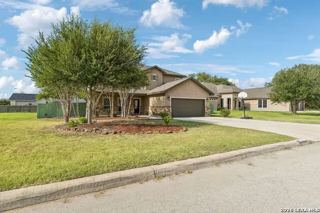 1627 STONE HVN Pleasanton, TX 78064