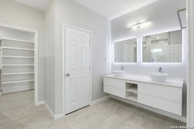 163 Remington Spring Branch, TX 78070