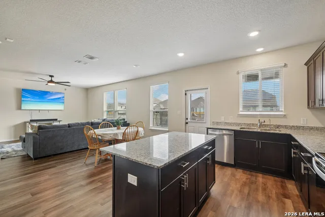 4037 SUN MEADOW LN Seguin, TX 78155