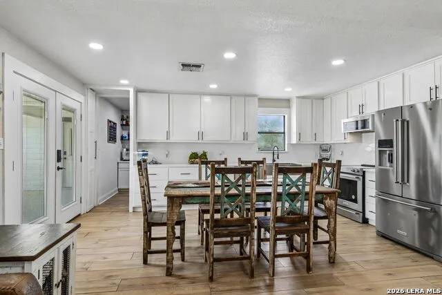 307 Broken Arrow Floresville, TX 78114