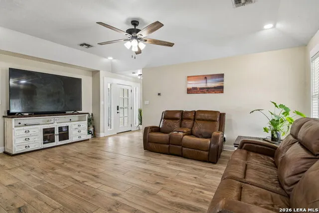 307 Broken Arrow Floresville, TX 78114