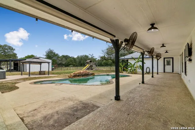 307 Broken Arrow Floresville, TX 78114