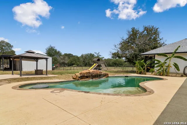 307 Broken Arrow Floresville, TX 78114