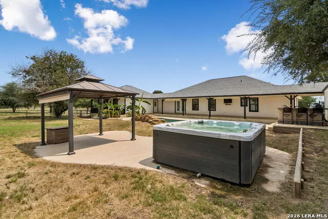307 Broken Arrow Floresville, TX 78114