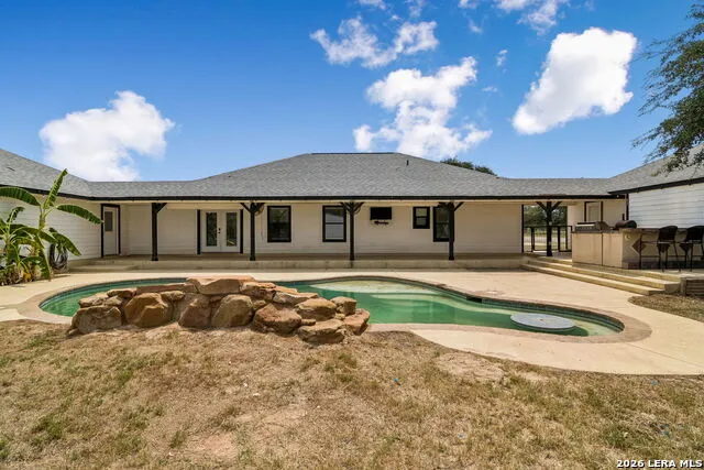 307 Broken Arrow Floresville, TX 78114