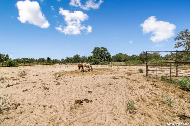 307 Broken Arrow Floresville, TX 78114