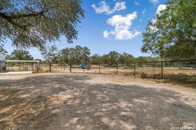 307 Broken Arrow Floresville, TX 78114