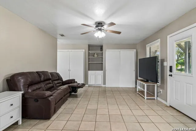 307 Broken Arrow Floresville, TX 78114