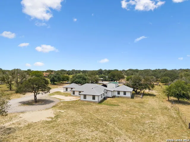 307 Broken Arrow Floresville, TX 78114