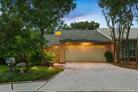 2902 Spring Bend