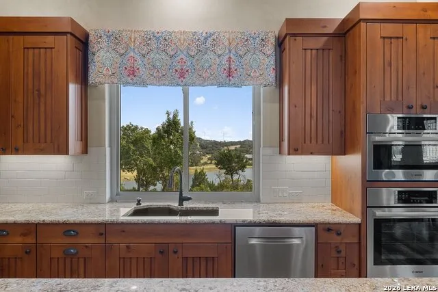 241 E LYNX CV Blanco, TX 78606