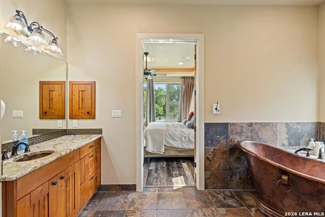 241 E LYNX CV Blanco, TX 78606