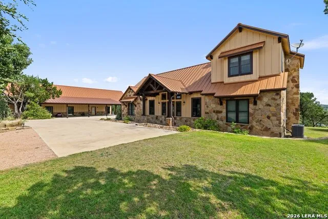 241 E LYNX CV Blanco, TX 78606